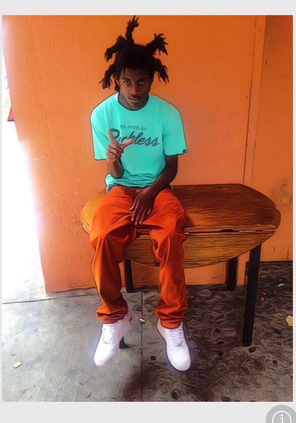 BoboGangGotti's tweet photo. Koolin It 😎💂🔫 http://t.co/rd6yJfLqvb