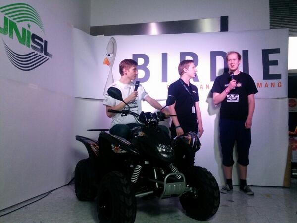 UniversitySL's tweet photo. Winner interview!

Congratulations Mekar! SC2 winner of Birdie LAN! http://t.co/zC7MawGNt2
