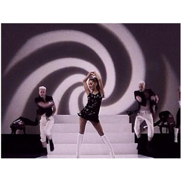 tadhgmurray's tweet image. Watch the #problemvideo on YouTube guys. We need to get the views up. @ArianaGrande deserves the world and more 👦💭👩🎶