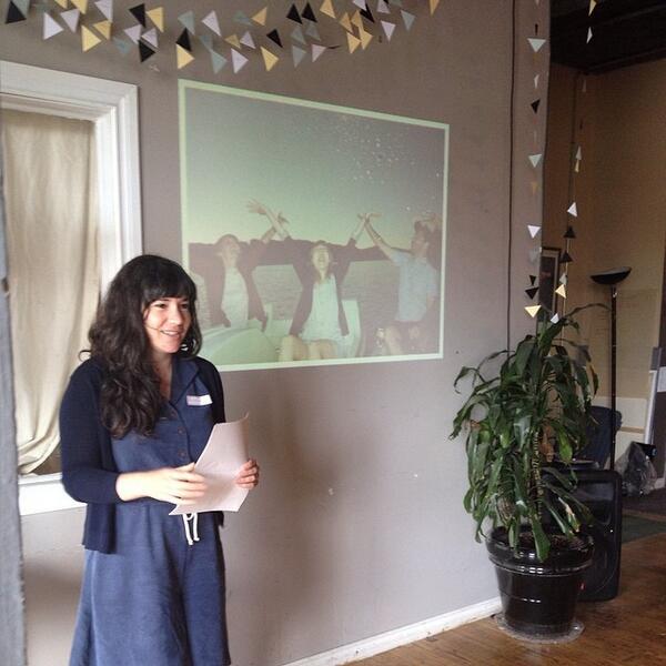 Baronmag's tweet image. @atelierb_amarie parle à @solsticecreatif pendant que @atelierb_cath s'occupe du #powerpoint ! Faire des conféren...