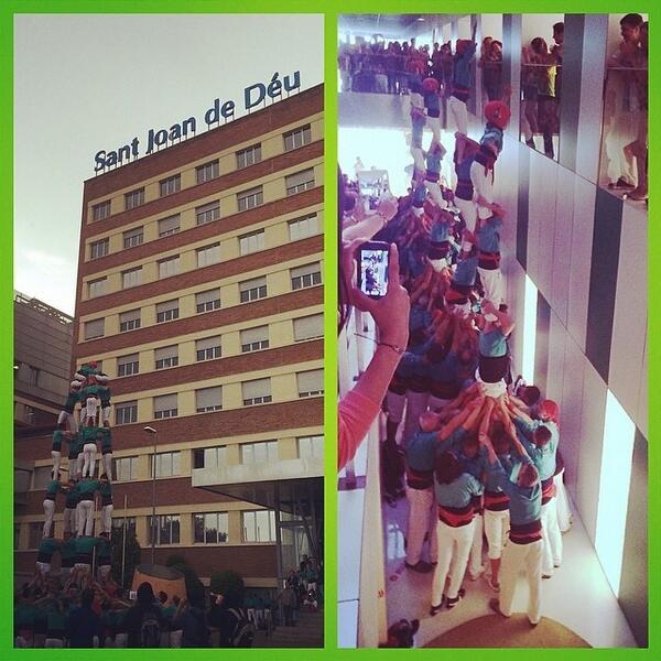 Genials <a href="/Verds/">Castellers de Vilafranca</a> ! Sota una intensa pluja heu aixecat castells a <a href="/HSJDBCN/">Adrian Cook</a> pq els nostres petits en gaudissin! Gràcies