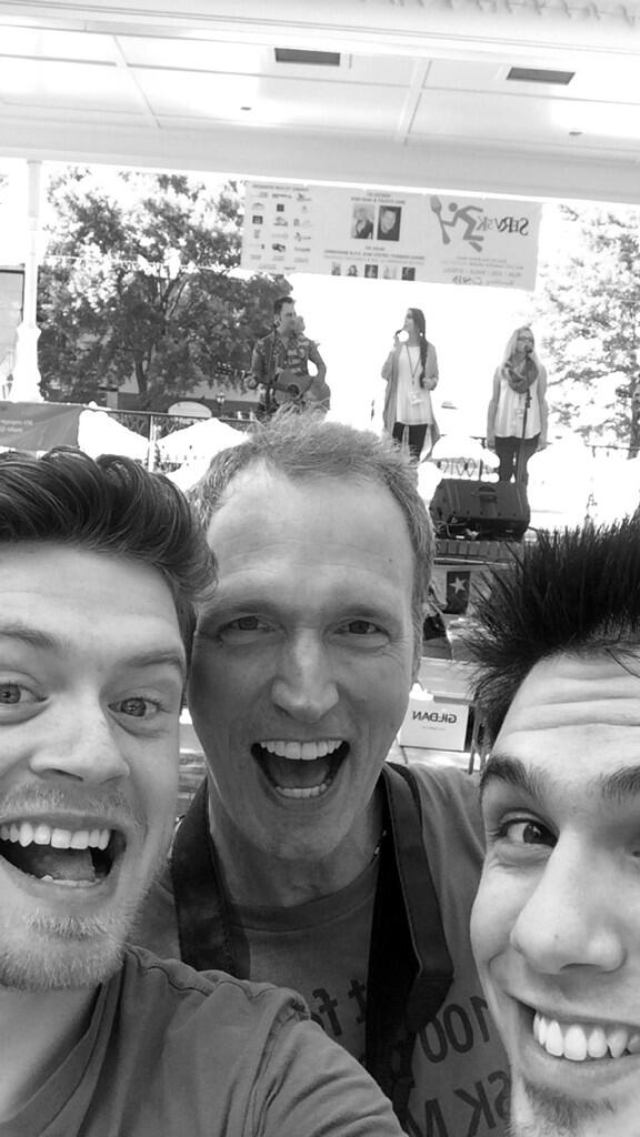 Selfie with @tomsullivanhost @Caitlins_music <a href="/JoeandChristian/">Joe & Christian</a> @timolivarmusic <a href="/samchang0/">Sam Chang</a> at the @SERV5KMusicFest