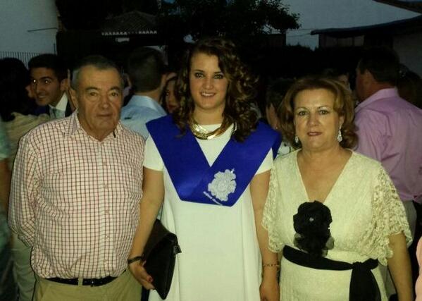 nataliaps3's tweet photo. Graduada y con la mejor compañía... OS QUIERO http://t.co/uIaHjTZ4XJ