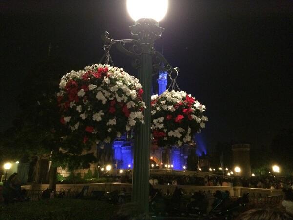 eiseidou's tweet photo. ワンス6時間待って好位置過ぎわろた http://t.co/F2iPseO9Uz