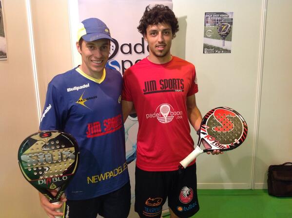 Los jugadores <a href="/ChiconGomes/">Francisco Gomes</a> y <a href="/PabloLijo/">Pablo Lijó</a> visitan nuestro stand en <a href="/SalondelPadel/">Salón del Pádel</a>  #todosconelpadel #padel #deportes
