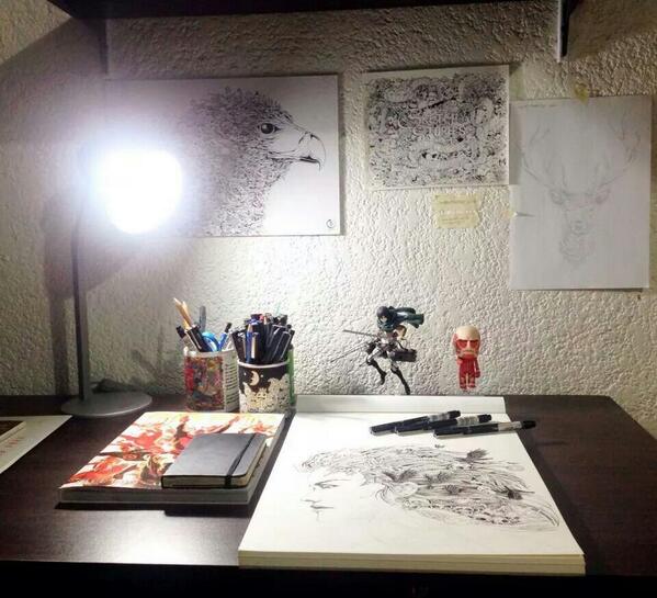 KianLimos's tweet photo. My desk today:) http://t.co/FS4kX3xatG