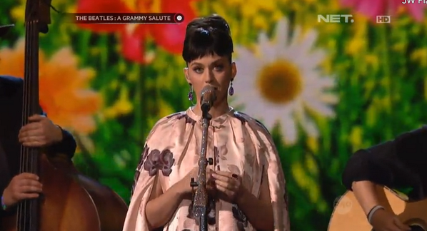mdtvindonesia's tweet photo. Katy Perry menyanyikan lagu "Yesterday" by The Beatles #TheBeatlesOnNET http://t.co/WBeAKB53Zq
