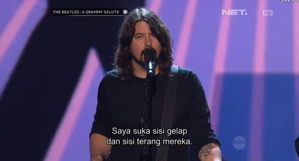 mdtvindonesia's tweet photo. Dave Grohl and Jeff Lynne menyanyikan lagu "Hey Bulldog" by The Beatles #TheBeatlesOnNET http://t.co/zEMjUyq4xZ