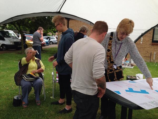 JanK_Muir's tweet photo. Trudie hard at it consulting away http://t.co/y9cHDXDdAY