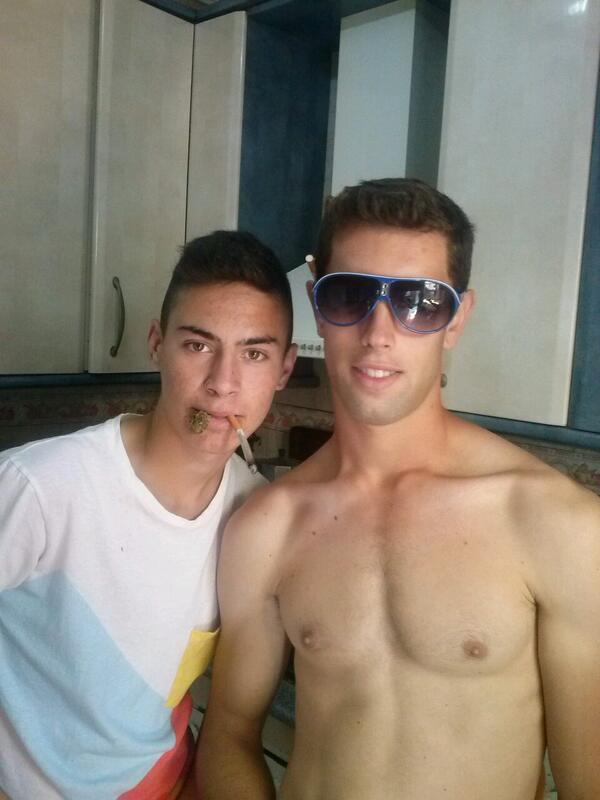 Vaargaas98's tweet photo. Aquii coon @CaadasDeivi deee bieeen http://t.co/UUV8XaYnXD