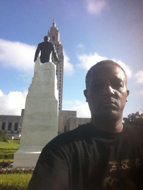 AfricanaCarr's tweet photo. Outside the Louisiana Capitol bldg, at the grave &amp; statue of The Kingfish, Huey Pierce Long. #IntellectualCSI http://t.co/AcWqUophAu