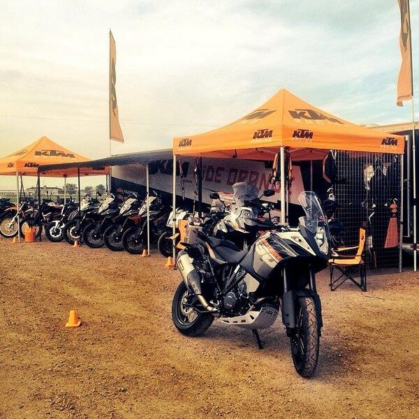 AandERacing's tweet photo. #ktm #ktmnorthamerica #2015factorystreetdemo #a&amp;eracing #getdownhere !!!! http://t.co/bmhWTjD0LD