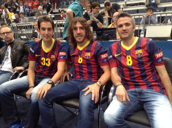 #EHFFINAL4 Carles Puyol dóna suport al Barça d'handbol a la 'final four' de Colònia ara.cat/_447171f0
