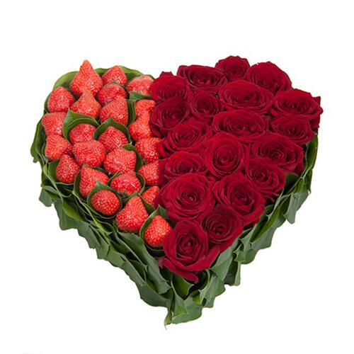 100Food's tweet image. Композиция «Клубника и розы», - 2100руб. Доставка бесплатно!  Тел. 8918-150-89-30