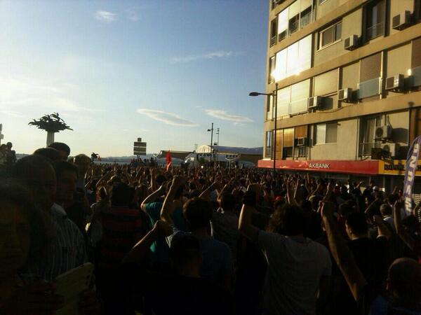 140journos (@140journos) on Twitter photo 19:12 #İzmir Gündoğdu Meydanı - Gruplar #Gezi Parkı Eylemleri'nin yıldönümü için toplanmış durumda. <a href="/KameraSokak/">Kamera Sokak</a> 19:12 #İzmir Gündoğdu Meydanı - Gruplar #Gezi Parkı Eylemleri'nin yıldönümü için toplanmış durumda. <a href="/KameraSokak/">Kamera Sokak</a>