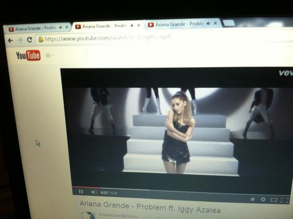 ari_grandefann's tweet image. #ProblemVideoOnVevo I have it open in 3 tabs 💕💕💕