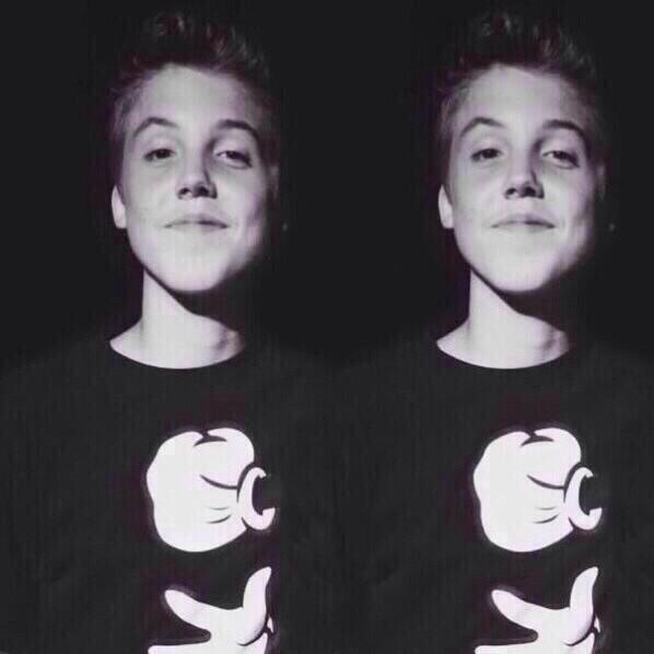 matthewallgdrx's tweet photo. — i need a doctor, call me a doctor  to bring me back to life. http://t.co/CB8jSWpNQG