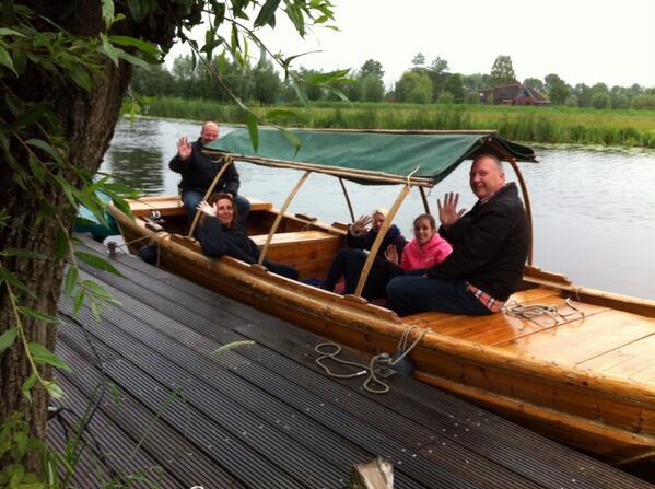 Eerst koffie met gebak in <a href="/TheetuinHHH/">HannesHeerlijkHeid</a> daarna wezen varen in de sampan. Ondanks regen prima naar de zin gehad