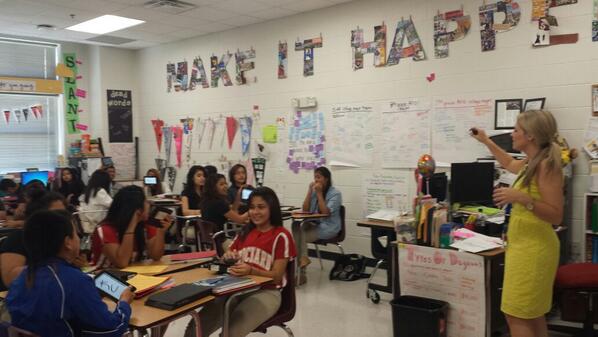 Reviewing #collegeknowledge &amp; the skills to navigate high school <a href="/stockardAVID/">Stockard AVID</a> w the #CollegeBound 8th graders!