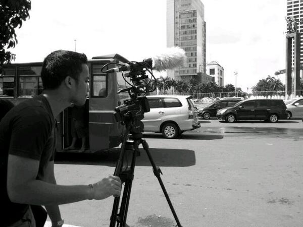 CreativeKamil's tweet photo. My Director ! So nice ! #CitarumDocumentaryCamp2014 @CitarumDoc2014 http://t.co/4yOnWRbbSo