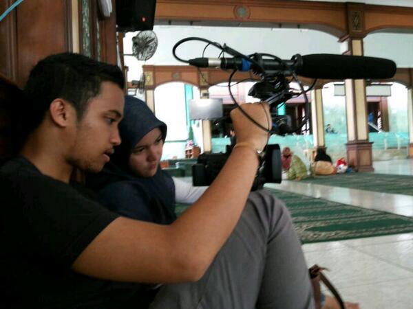 CreativeKamil's tweet photo. Director n Reporter eeeemmmmmmhhhh #CitarumDocumentaryCamp2014 @CitarumDoc2014 http://t.co/fn2wC3kJaM