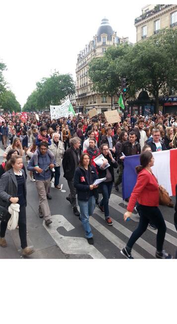 Des milliers de personnes dans les rues de France contre le FN 
bit.ly/FImanifantifn