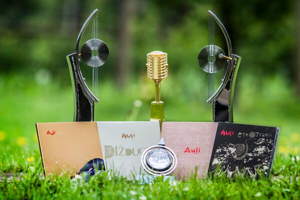 Šī jau ir vienpadsmitā vasara kopš esam pilnos auļos un 4 pavasari mums ir bijuši īpaši ražīgi. :)