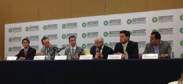 Pacofidegoc's tweet photo. Trabajando con la pata rota http://t.co/1QAzONT4WV