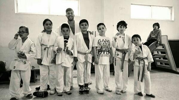 Amcp1974's tweet photo. Fin de curso Colegio Ayala Narón.  @AlejandroRico17 #adjudoferrolterra http://t.co/YHfVtqmO1F