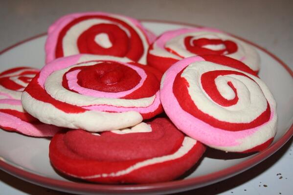 StickySwirls's tweet photo. These #Strawberry bubblegum swirls have a light and sweet taste and are perfect for kids parties! http://t.co/aMOZOwBND9