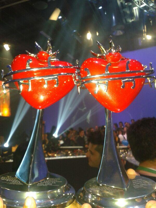 PipeBueno's tweet photo. GRACIAS mi familia #Buenista! Me siento muy bendecido por estos #PremiosNuestraTierra2014! Todo es gracias a ustedes* http://t.co/WuiJ8MacfI