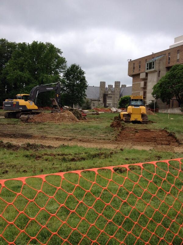 CaitlinOsman's tweet image. Bye quad 😭 #notrees #nograss #nobenches #nofun #stupid #wcu