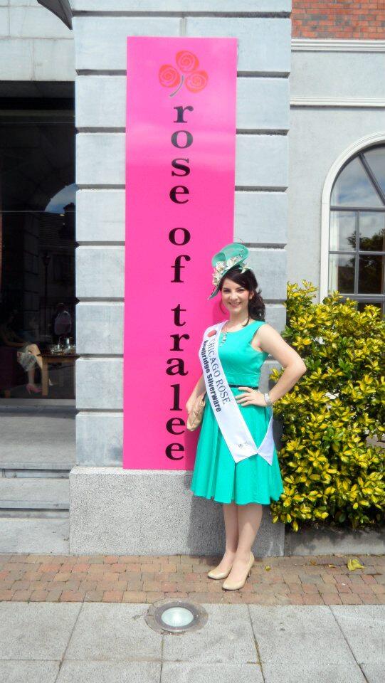 msmargaretrose's tweet photo. #throwbackthursday What an experience! Best of luck to all the Roses in Portlaoise!! @RoseofTralee_ @ChicagoRoseoT http://t.co/TOyVwh2KdO