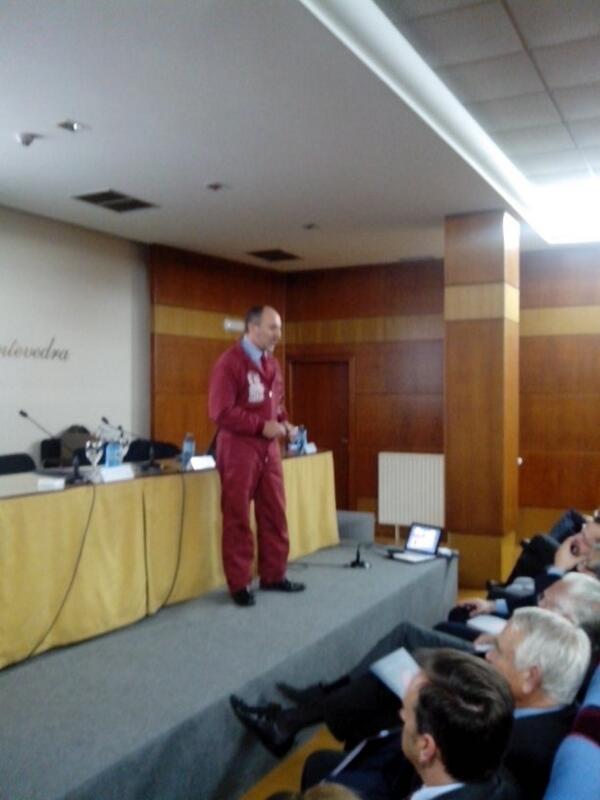 tesadiazfaes's tweet photo. Q crack! 😂😂 @sogarpo: @Superpyme007 se ha convertido en el súper héroe de las pymes http://t.co/S1xGzFPJxF”