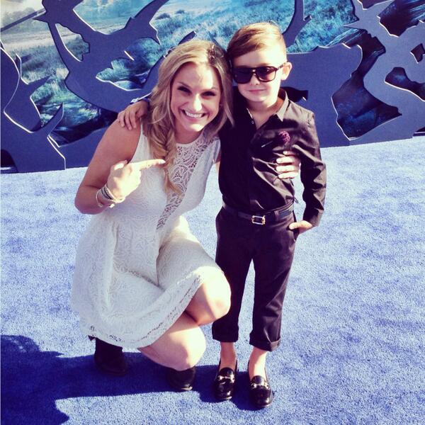 Chelsea_Briggs's tweet photo. All my dreams came true last night when I met #AlonsoMateo @ the #Maleficent premiere. #stylishstud @LuisaFereYMateo http://t.co/RbZHcdlfYX