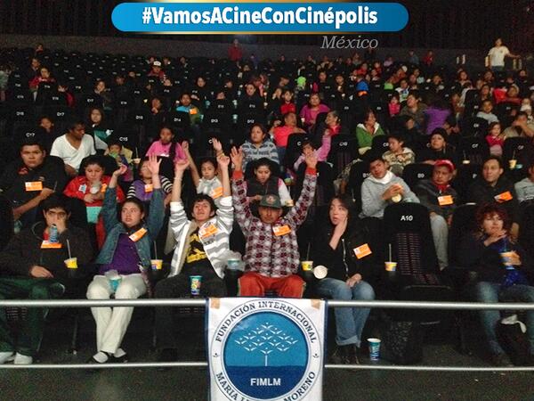 FIMLM's tweet photo. Con expectativa y alegría se viven los primeros minutos en las salas de cine de Cinépolis en México. @MLPiraquive http://t.co/KOOzQquw6H