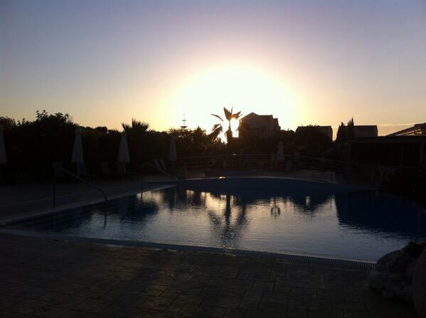 AvithosResort's tweet photo. @andywarner88 @hjwarner76 nice sunset over the pool http://t.co/P51OmmFlZZ
