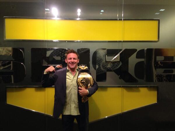 paramountnet's tweet photo. Always great to have @BellatorMMA champ @JoeWarrenMMA in the office. http://t.co/RF1xDV0tw9