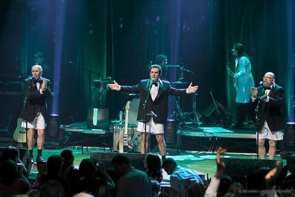 Discocuecas's tweet photo. SHOW dia 03 de Junho/14 exclusivo para convidados do Congresso de Análises Clínicas ! http://t.co/4q6aT07Ctn