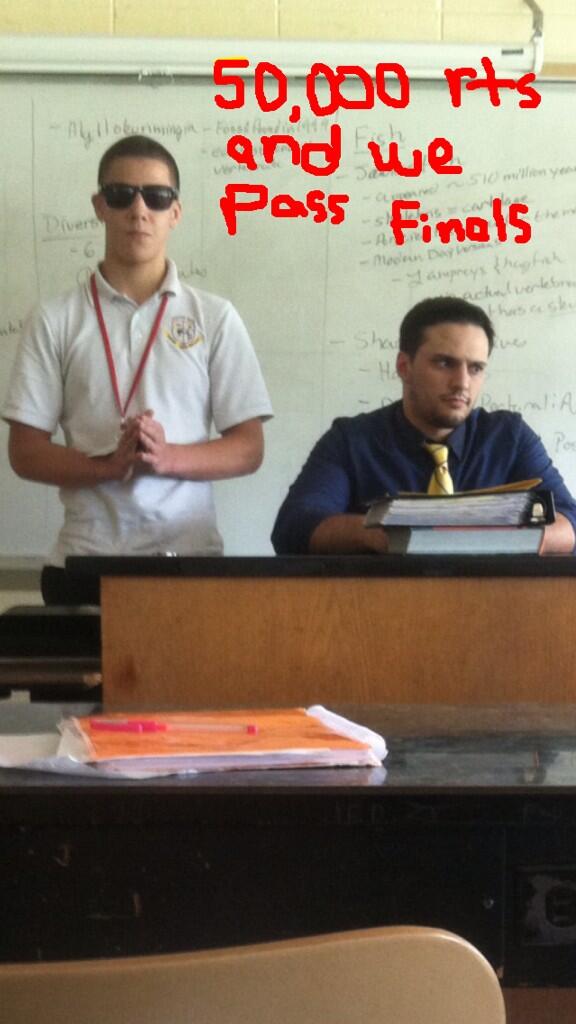 ave_1222's tweet image. plz rt God saw you open this