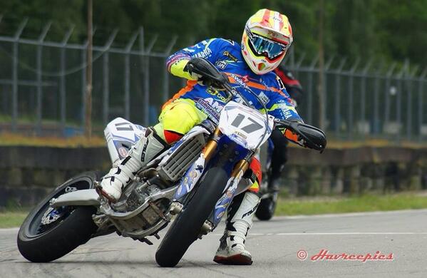MVDmarce1's tweet photo. back it in at the supermotorschool.nl http://t.co/UqKY1e4WHg