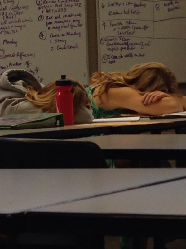 AmberApj's tweet photo. And theyre out @amberchapman22 @lexi_heimbaugh http://t.co/WUtpNxPzkG