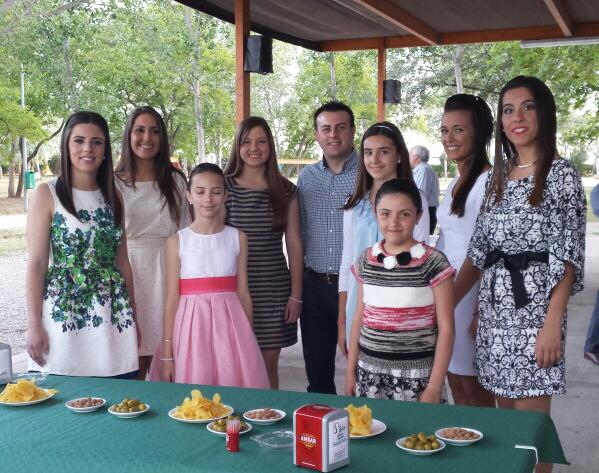 Esta vesprada ens hem reunit amb les candidates a Reines Falleres 2015. Molta sort a totes! #borriana #falles2015