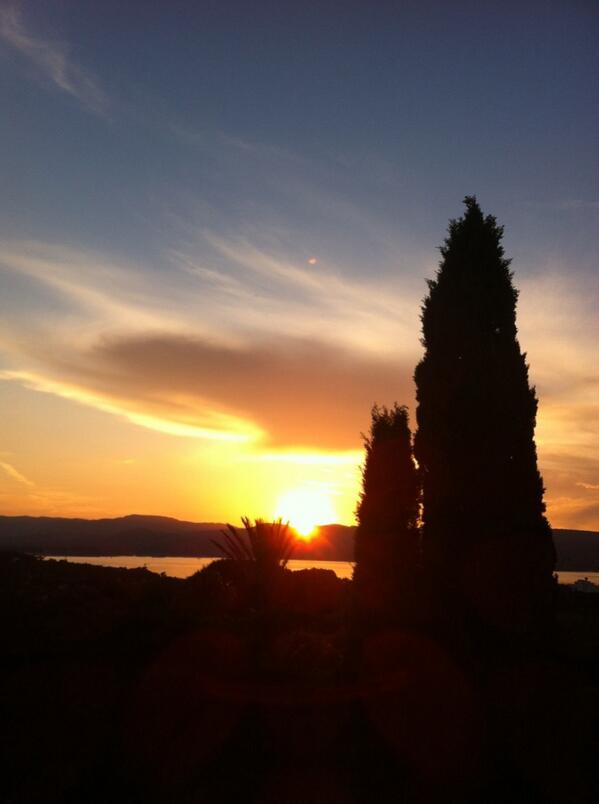 GLouvin's tweet photo. Coucher de soleil en méditerranée . Bises http://t.co/YZ84VYHEc6
