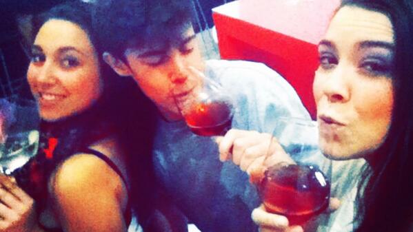 ssandra289's tweet photo. Juernes! 🍸🍸🍸 http://t.co/jhhHvJAAWE