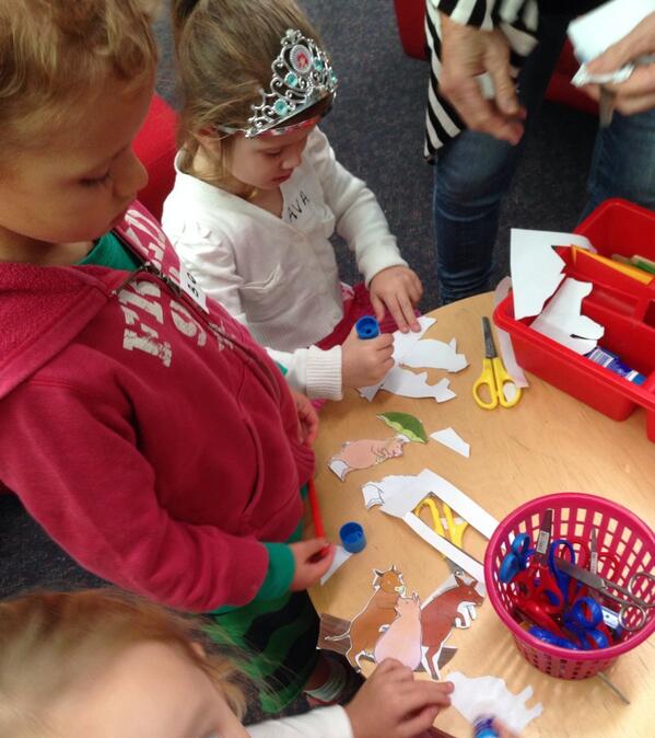 MHOCSawtell's tweet photo. Craft during Story and Song Time. http://t.co/DpL3Y1HJ91