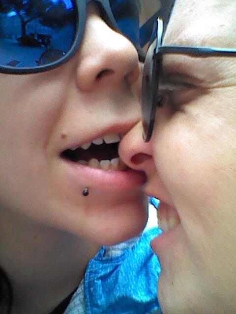 muekitasanz's tweet photo. Aaiiiins que te como jejej @Tetas94 te amoo gordiii ;p http://t.co/10Ha7xsQlE