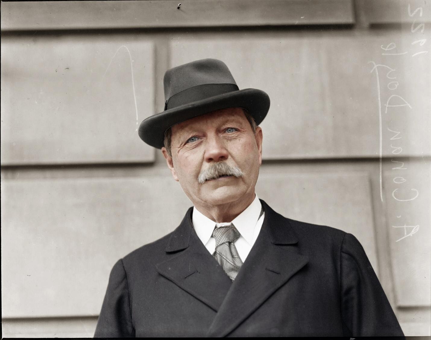What Did Arthur Conan Doyle Look Like  in 1920 