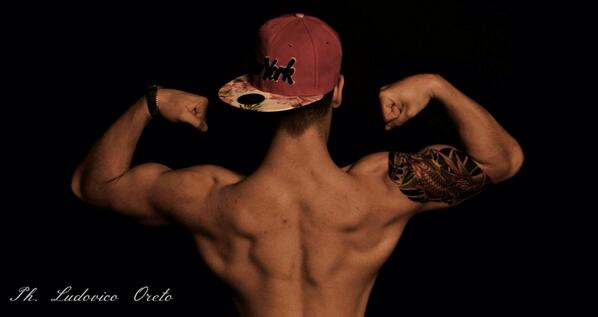 francescotomas8's tweet photo. Another one! #photoshot #back #muscles http://t.co/TBbSHa3Otx