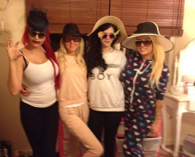 Strange day at the races ladies?? @clairefunky @jordanjagger @elizabethjames http://t.co/dVswG4YAFL<a class="tags" target="_blank" title="On Twitter" href="/?out=eyJ0eXAiOiJKV1QiLCJhbGciOiJIUzUxMiJ9.eyJpYXQiOjE3MjIxMDYyMDYsImlzcyI6InR3cG9ybnN0YXJzLmNvbSIsIm5iZiI6MTcyMjEwNjIwNiwiZXhwIjoxNzUzNjQyMjA2LCJyZWRpcmVjdF91cmwiOiJodHRwczovL3R3aXR0ZXIuY29tL2NsYWlyZWZ1bmt5In0.Y7sukMJcWI50KibbCxkdY5ko9E78gbzEE29J6wGsga0Nl2mCB1zg6J5i12nGK7o4KIuoI7h4G88BdDluWltoOw">@clairefunky</a>